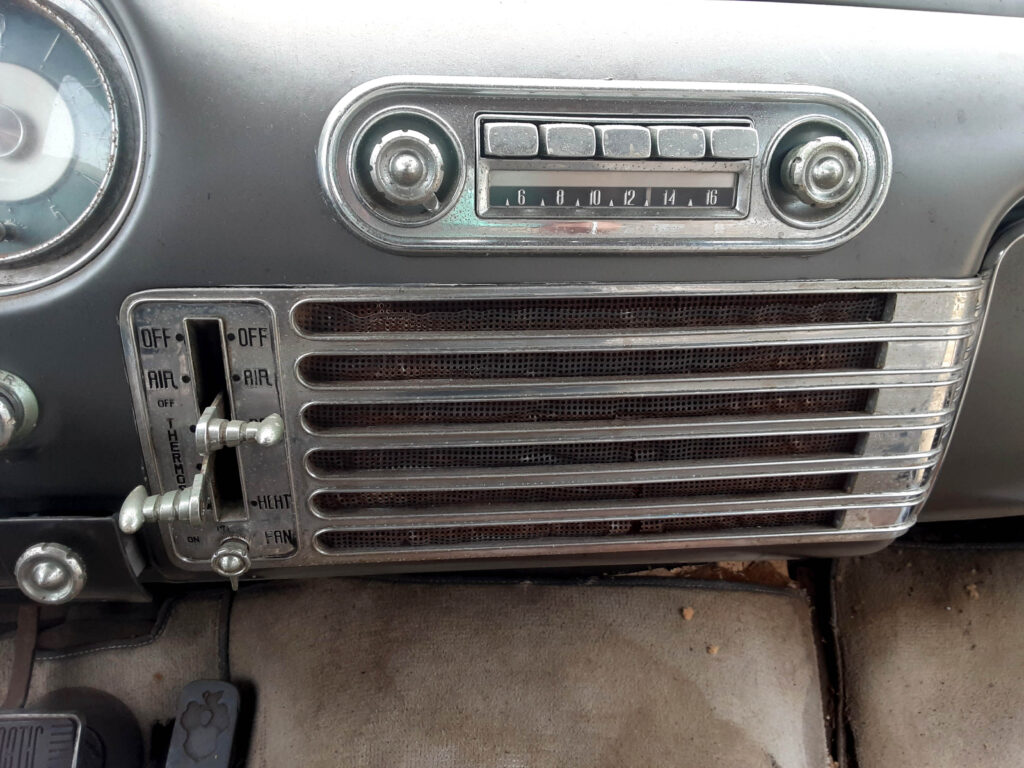 1953 Packard Cavalier radio and temperature control.